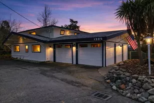 1305 NE Roseana Dr, Grants Pass, OR 97526 - Photo 2