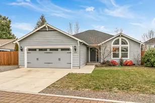 3288 Grant Rd, Central Point, OR 97502 - Photo 1