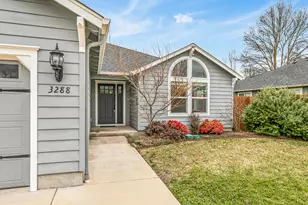 3288 Grant Rd, Central Point, OR 97502 - Photo 2