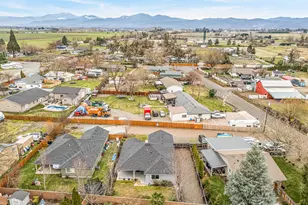 3288 Grant Rd, Central Point, OR 97502 - Photo 1