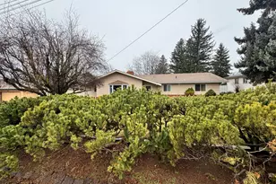 3312 Patterson St, Klamath Falls, OR 97603 - Photo 2