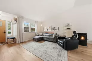 60987 Lodgepole Dr, Bend, OR 97702 - Photo 2