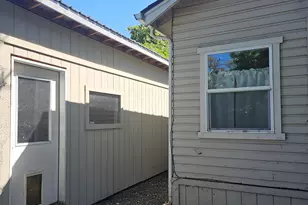704 SW K St, Grants Pass, OR 97526 - Photo 20
