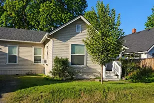 704 SW K St, Grants Pass, OR 97526 - Photo 1
