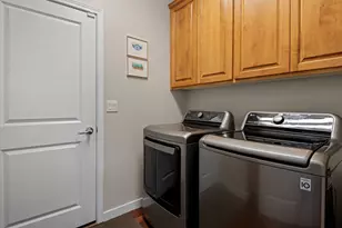 2526 NW Locke Ct, Bend, OR 97703 - Photo 10