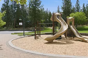2526 NW Locke Ct, Bend, OR 97703 - Photo 30