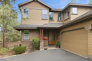2526 NW Locke Ct, Bend, OR 97703 - Photo 2