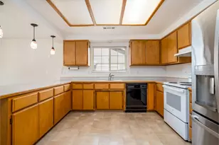 1766 S Holly St, Medford, OR 97501 - Photo 6