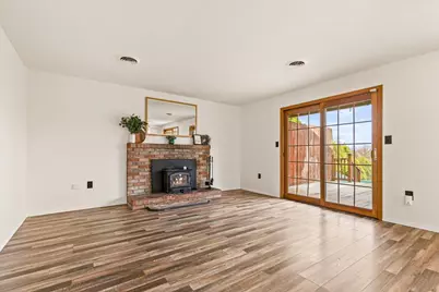 401 Elm Street, Phoenix, OR 97535 - Photo 6