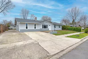 1418 Coquette St, Medford, OR 97504 - Photo 2