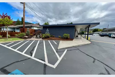 1201 NE 7th Street, Grants Pass, OR 97526 - Photo 6