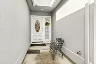 614 Cherrywood Dr, Medford, OR 97504 - Photo 2