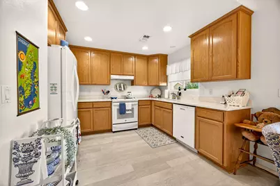 614 Cherrywood Drive, Medford, OR 97504 - Photo 8