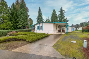 1077 Lee Roze Ln, Grants Pass, OR 97527 - Photo 2