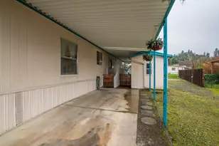 1077 Lee Roze Ln, Grants Pass, OR 97527 - Photo 34