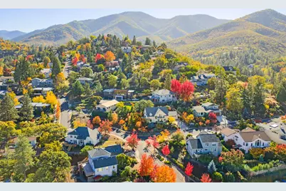 500 Lakota Way, Ashland, OR 97520 - Photo 6