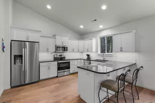 60055 Turquoise Rd, Bend, OR 97702 - Photo 6