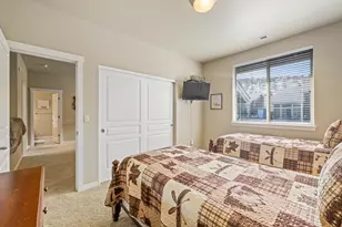 10674 Village Loop, Redmond, OR 97756 - Photo 24