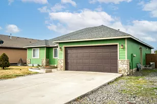 2465 NE 7th Ln, Redmond, OR 97756 - Photo 2