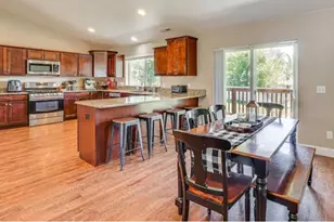 2852 Glacier Dr, Klamath Falls, OR 97603 - Photo 2