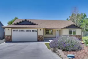 2852 Glacier Dr, Klamath Falls, OR 97603 - Photo 1