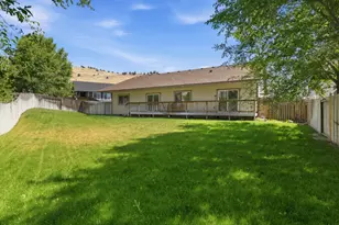 2852 Glacier Dr, Klamath Falls, OR 97603 - Photo 18