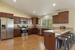 2852 Glacier Dr, Klamath Falls, OR 97603 - Photo 8