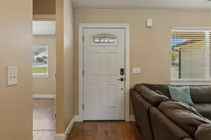 2852 Glacier Dr, Klamath Falls, OR 97603 - Photo 4