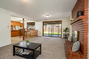 540 Golf View Dr, Medford, OR 97504 - Photo 6