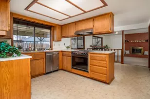 540 Golf View Dr, Medford, OR 97504 - Photo 4