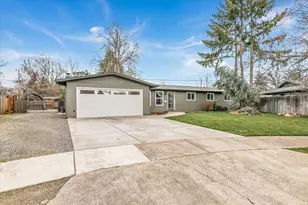 532 Barry Cir, Medford, OR 97501 - Photo 2