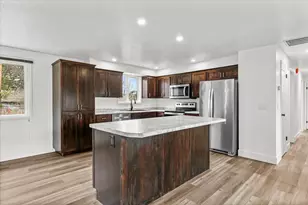 532 Barry Cir, Medford, OR 97501 - Photo 12