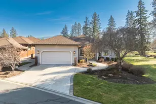 209 Twisted Pine Dr, Grants Pass, OR 97527 - Photo 2