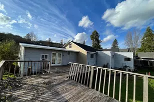 1805 NW Candler Ave, Grants Pass, OR 97526 - Photo 4