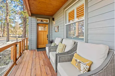 347 E Jefferson Avenue, Sisters, OR 97759 - Photo 2