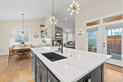 347 E Jefferson Avenue, Sisters, OR 97759 - Photo 8