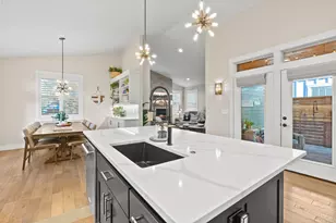 347 E Jefferson Ave, Sisters, OR 97759 - Photo 8