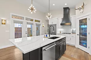 347 E Jefferson Ave, Sisters, OR 97759 - Photo 6