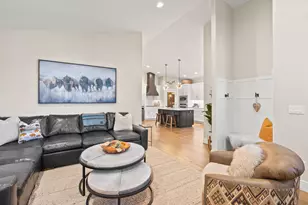 347 E Jefferson Ave, Sisters, OR 97759 - Photo 6