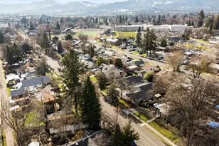 610 S Holly St, Medford, OR 97501 - Photo 38