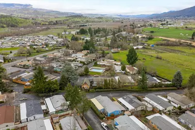 [Address not provided], Phoenix, OR 97535 - Photo 32