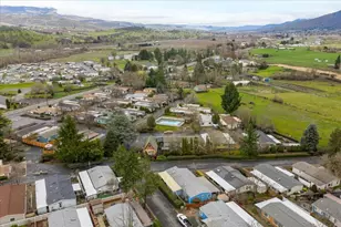 [Address not provided], Phoenix, OR 97535 - Photo 32