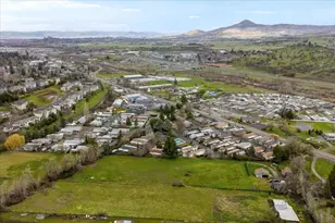 [Address not provided], Phoenix, OR 97535 - Photo 34