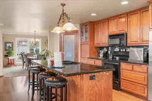 404 Silver Creek Dr, Central Point, OR 97502 - Photo 14