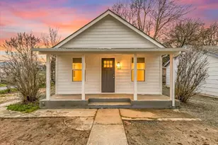 403 SW Burgess St, Grants Pass, OR 97526 - Photo 1