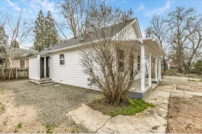 403 SW Burgess Street, Grants Pass, OR 97526 - Photo 4