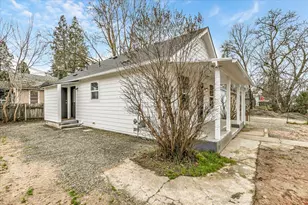 403 SW Burgess St, Grants Pass, OR 97526 - Photo 4