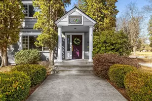 898 NW Riverside Blvd, Bend, OR 97703 - Photo 2