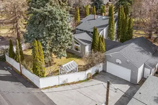 898 NW Riverside Blvd, Bend, OR 97703 - Photo 40