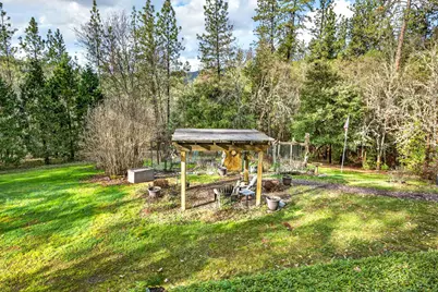 565 Greens Creek Road, Grants Pass, OR 97527 - Photo 14